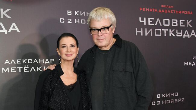 Режиссер, продюсер Александр Стриженов с супругой актрисой и телеведущей Екатериной