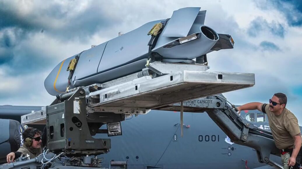 "Нужно их догнать". Американцы показали новое ядерное оружие