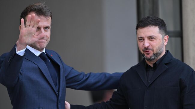 Эмманюэль Макрон и Владимир Зеленский во время встречи в Париже. 17 ноября 2025 Эмманюэль Макрон и Владимир Зеленский во время встречи в Париже. 17 ноября 2025