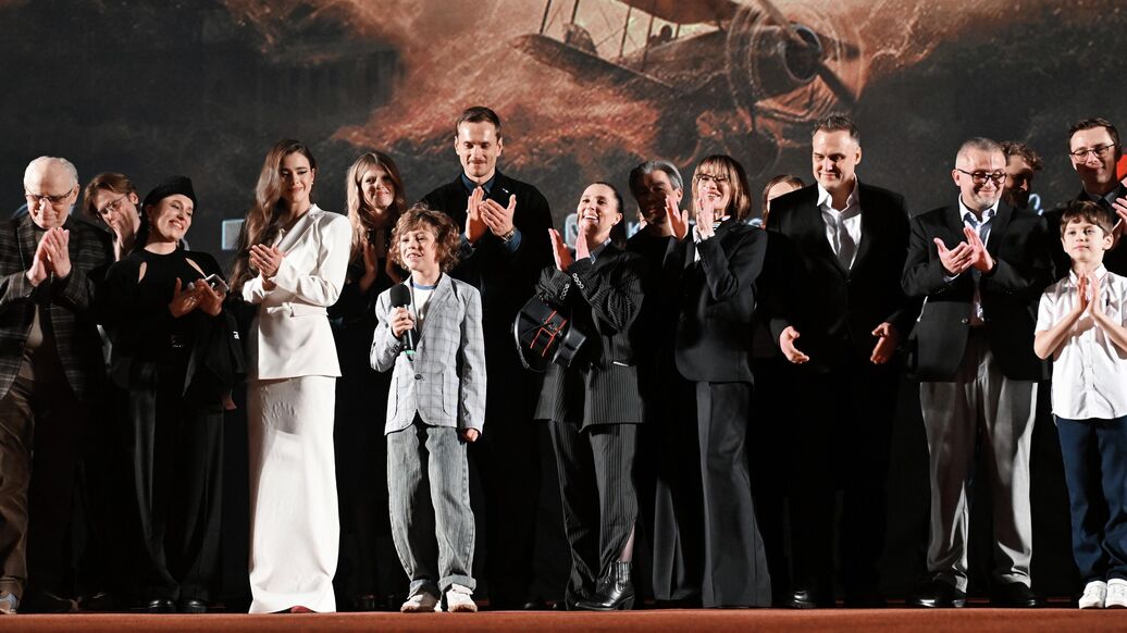 Высоко взлетели: громкая премьера фильма Кончаловского "Авиатор" в Москве