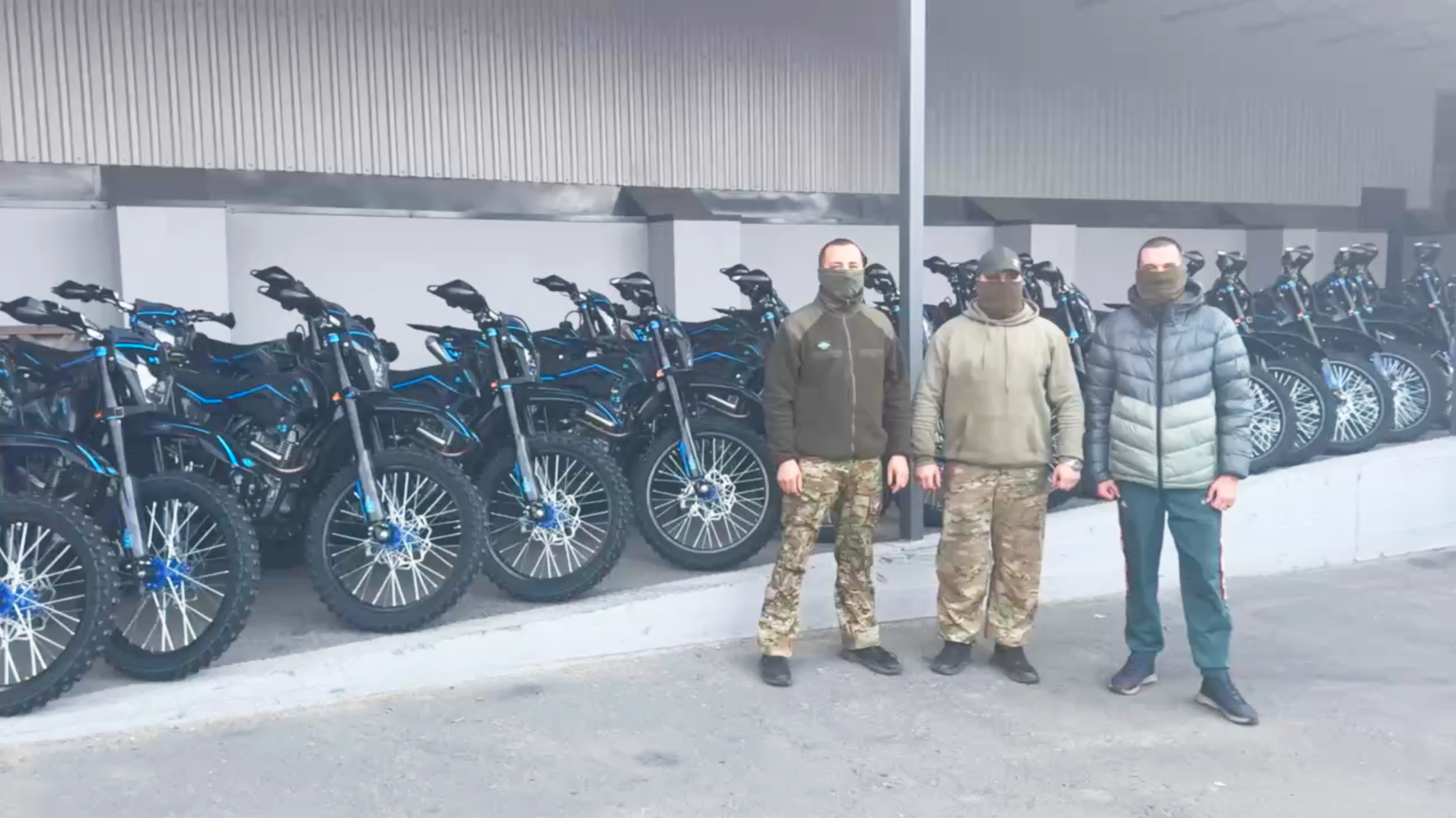 Власти Бурятии передали бойцам СВО скоростные мотоциклы - РИА Новости, 1920, 18.11.2025