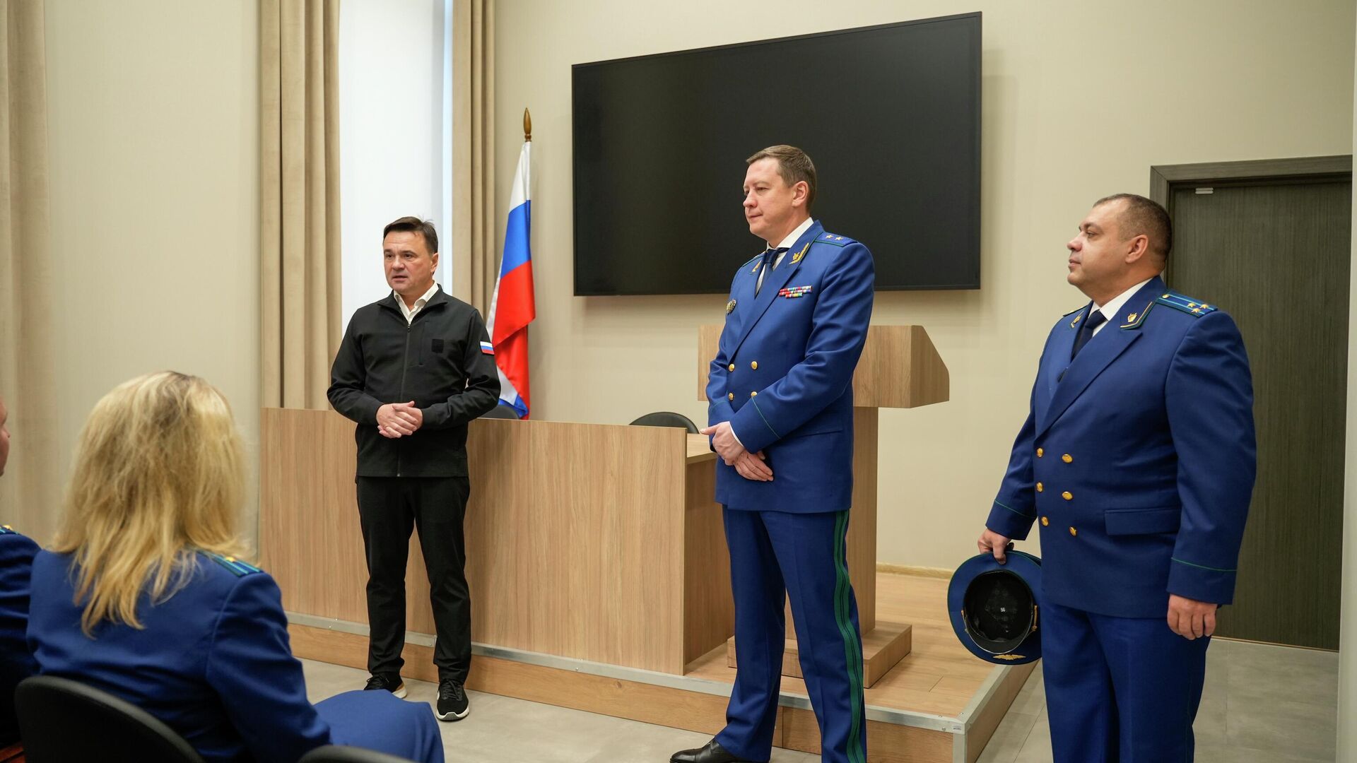 Воробьев и Забатурин открыли новое здание Солнечногорской городской прокуратуры Воробьев и Забатурин открыли новое здание Солнечногорской городской прокуратуры - РИА Новости, 1920, 18.11.2025