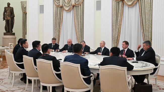 Президент Владимир Путин встретился с главами делегаций Совета глав государств – членов ШОС