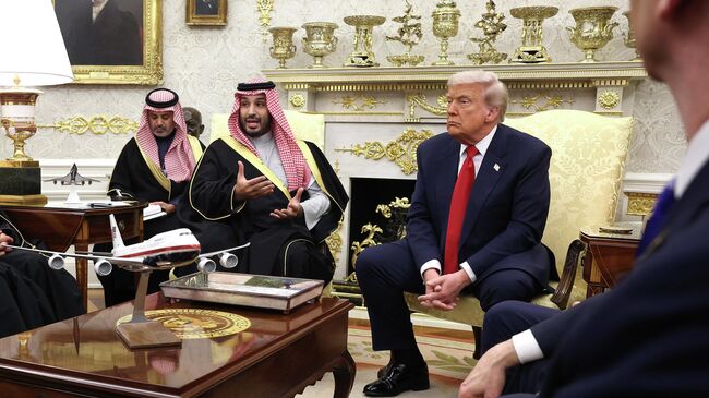 Президент США Дональд Трамп и наследный принц Саудовской Аравии Мухаммед бен Салман во время встречи в Белом доме. 18 ноября 2025