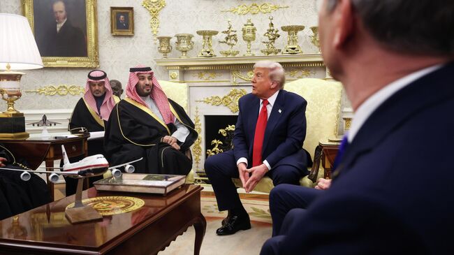 Президент США Дональд Трамп и наследный принц Саудовской Аравии Мухаммед бен Салман во время встречи в Белом доме. 18 ноября 2025