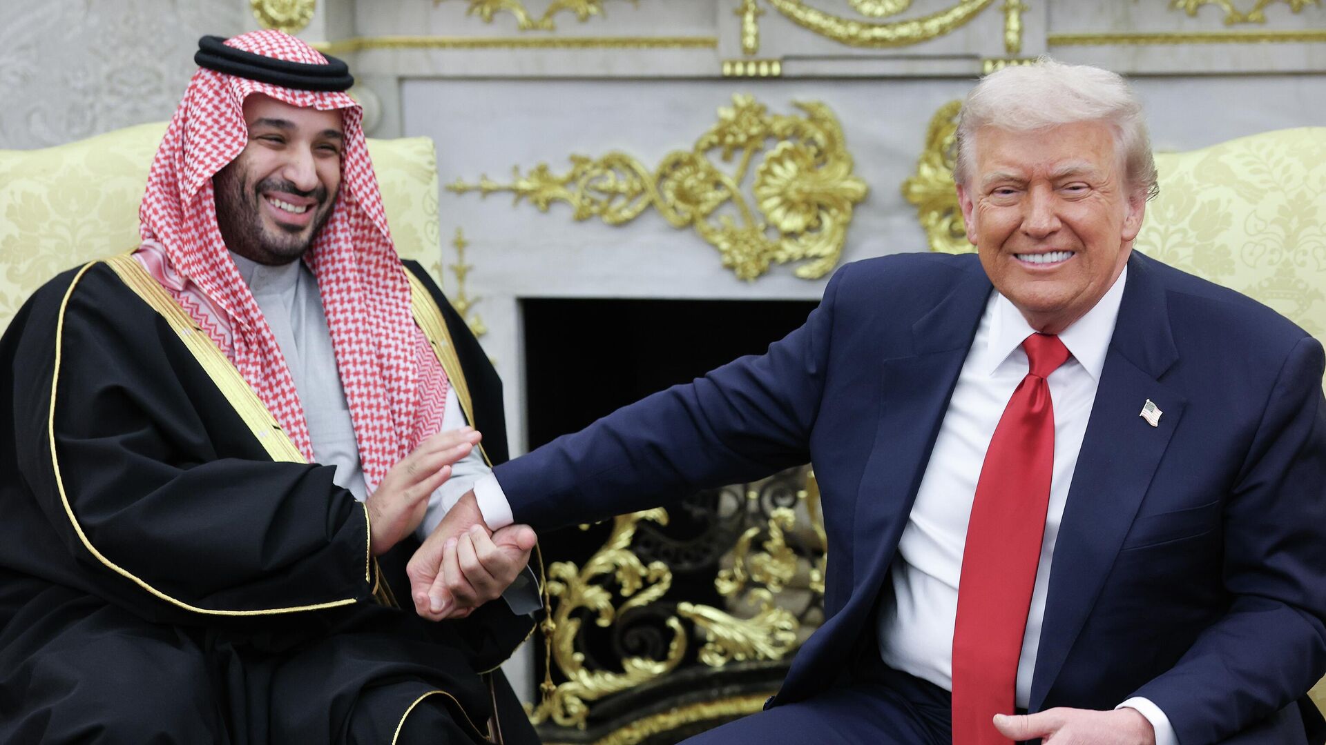 Президент США Дональд Трамп и наследный принц Саудовской Аравии Мухаммед бен Салман во время встречи в Белом доме. 18 ноября 2025 - РИА Новости, 1920, 18.11.2025