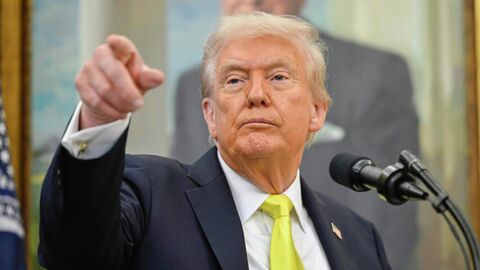 Президент США Дональд Трамп во время выступления в Овальном кабинете Белого дома Президент США Дональд Трамп во время выступления в Овальном кабинете Белого дома