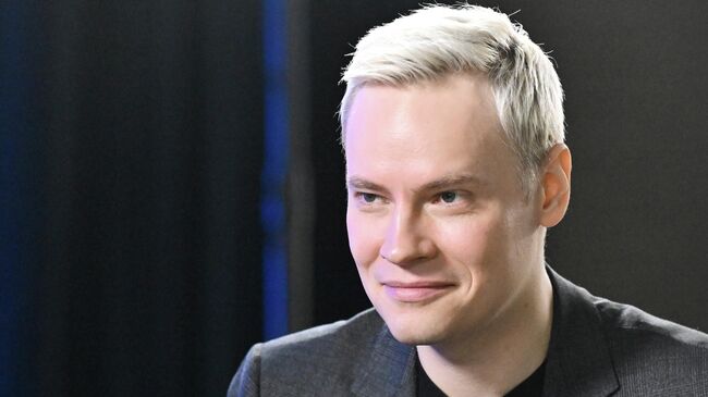 Певец Shaman (Ярослав Дронов) во время интервью агентству РИА Новости