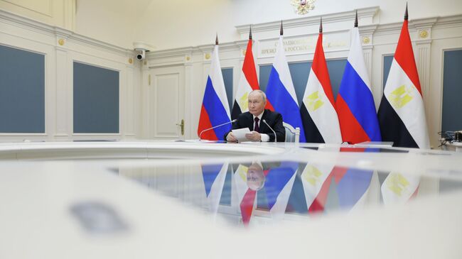 Президент РФ Владимир Путин принимает участие в режиме видеоконференции в церемонии по случаю установки в проектное положение корпуса реактора первого энергоблока египетской атомной электростанции Эль-Дабаа. 19 ноября 2025 Президент РФ Владимир Путин принимает участие в режиме видеоконференции в церемонии по случаю установки в проектное положение корпуса реактора первого энергоблока египетской атомной электростанции Эль-Дабаа. 19 ноября 2025