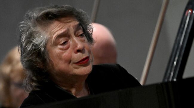 Пианистка Елизавета Леонская 