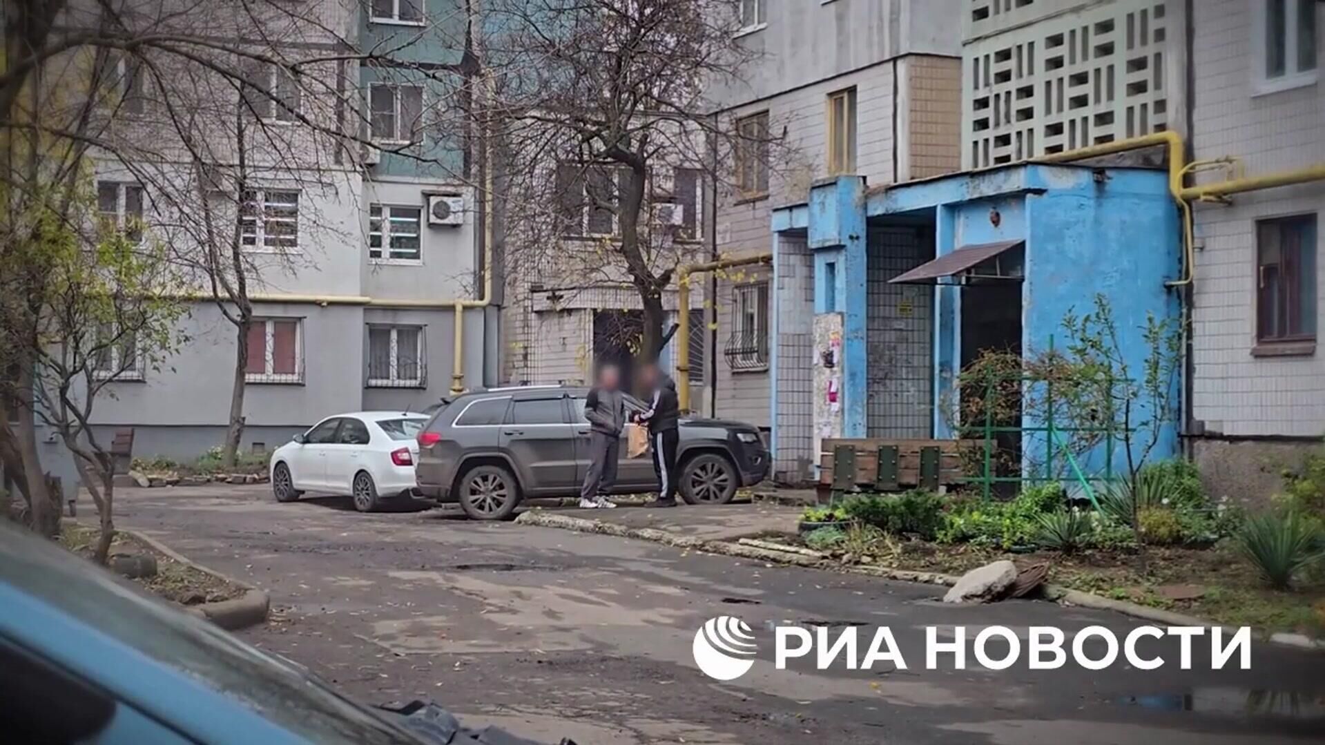 Кадры задержания агента Киева, готовившего покушение на высокопоставленного офицера Минобороны - РИА Новости, 1920, 20.11.2025