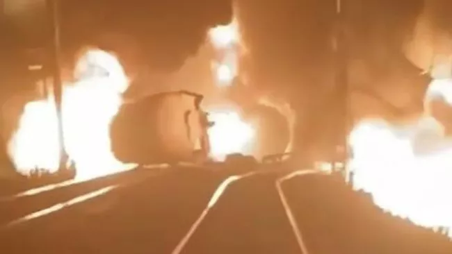 Возгорание вагонов-цистерн грузового поезда на перегоне Шамары-Кордон