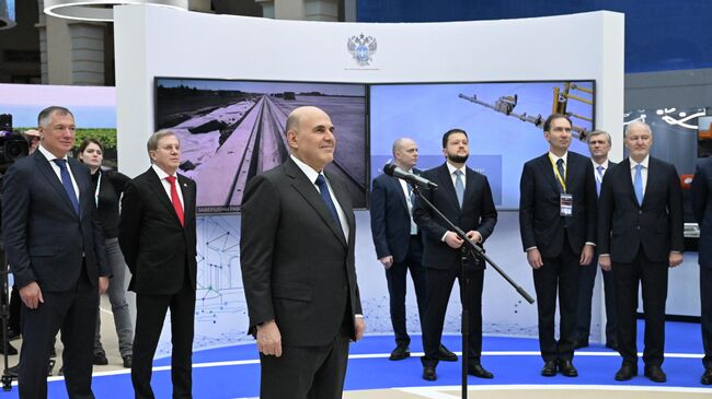 Председатель правительства РФ Михаил Мишустин посещает выставку Транспорт России в Гостином дворе в Москве. 20 ноября 2025
