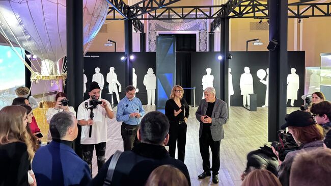 Евгений Водолазкин и Фекла Толстая в Центре Космонавтика и авиация на ВДНХ