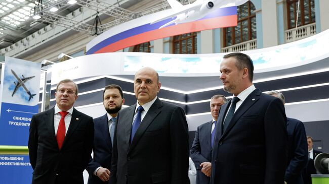 Председатель правительства РФ Михаил Мишустин посещает выставку Транспорт России в Гостином дворе в Москве