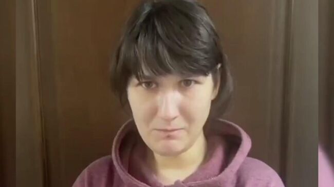 Допрос женщины, которая убила дочь и спрятала ее в диван