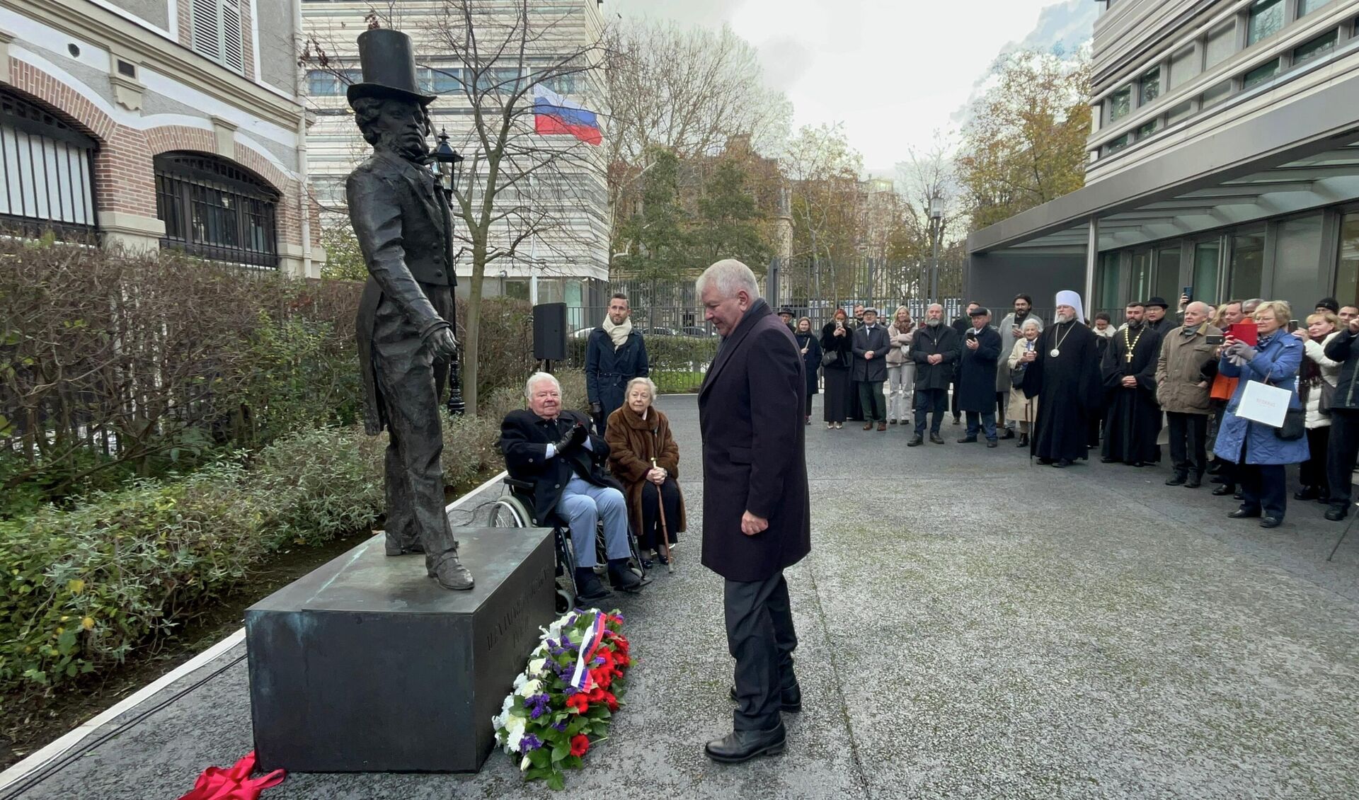 Посол РФ во Франции Алексей Мешков во время открытия памятника писателю А. С. Пушкину в Русском духовно-культурном центре в Париже - РИА Новости, 1920, 20.11.2025