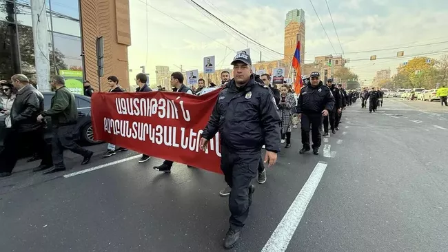 Шествие с требованием освобождения политзаключенных в Ереване 