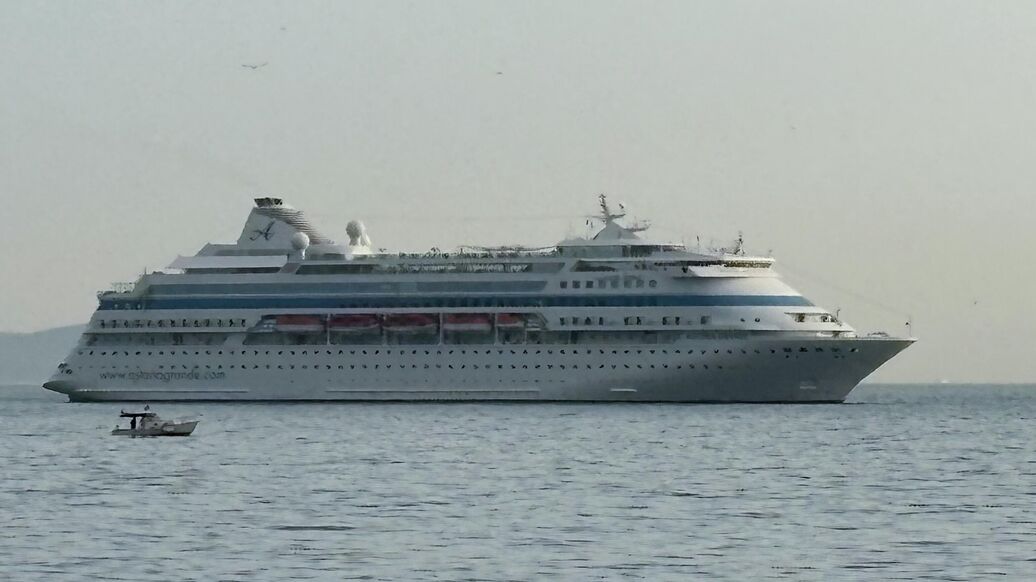 Источник раскрыл подробности блокировки лайнера с россиянами в Турции