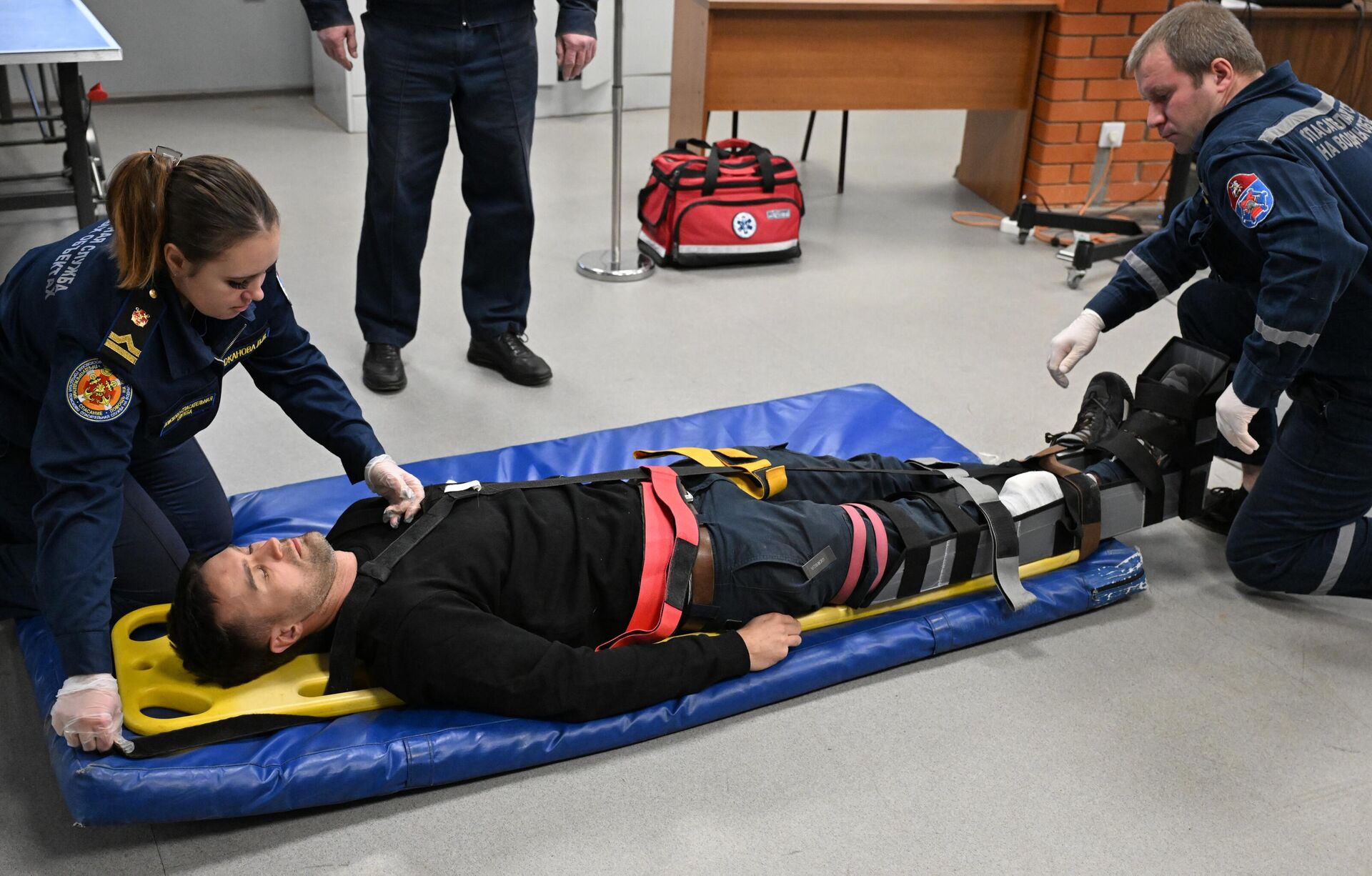 Подготовка спасателей к обеспечению безопасности на водоемах Москвы в зимний период. Подготовка спасателей к обеспечению безопасности на водоемах Москвы в зимний период. - РИА Новости, 1920, 21.11.2025