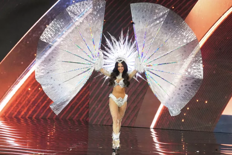 Перуанската участничка Карла Бачигалупо по време на 74-ия конкурс за красота „Мис Вселена“ в Тайланд Перуанската участничка Карла Бачигалупо по време на 74-ия конкурс за красота „Мис Вселена“ в Тайланд