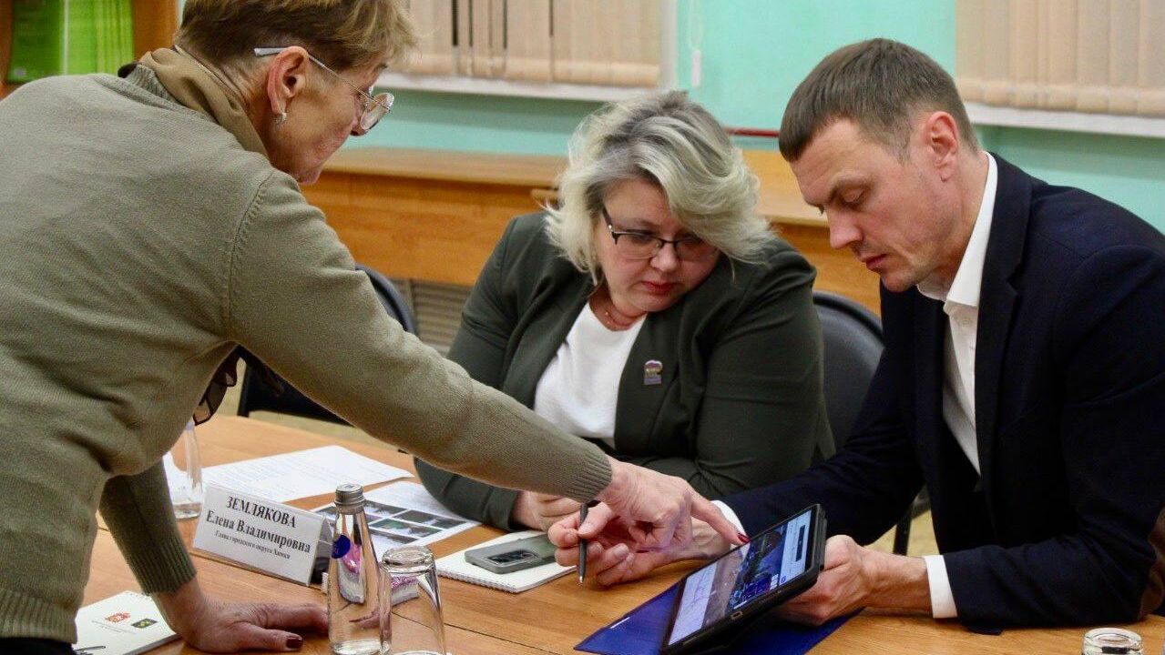 Глава Химок приняла участие в выездной администрации в деревне Брехово - РИА Новости, 1920, 21.11.2025