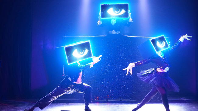 Сцена из спектакля Лунозавр в космосе в постановке Театра Будущего Лилии Тим 