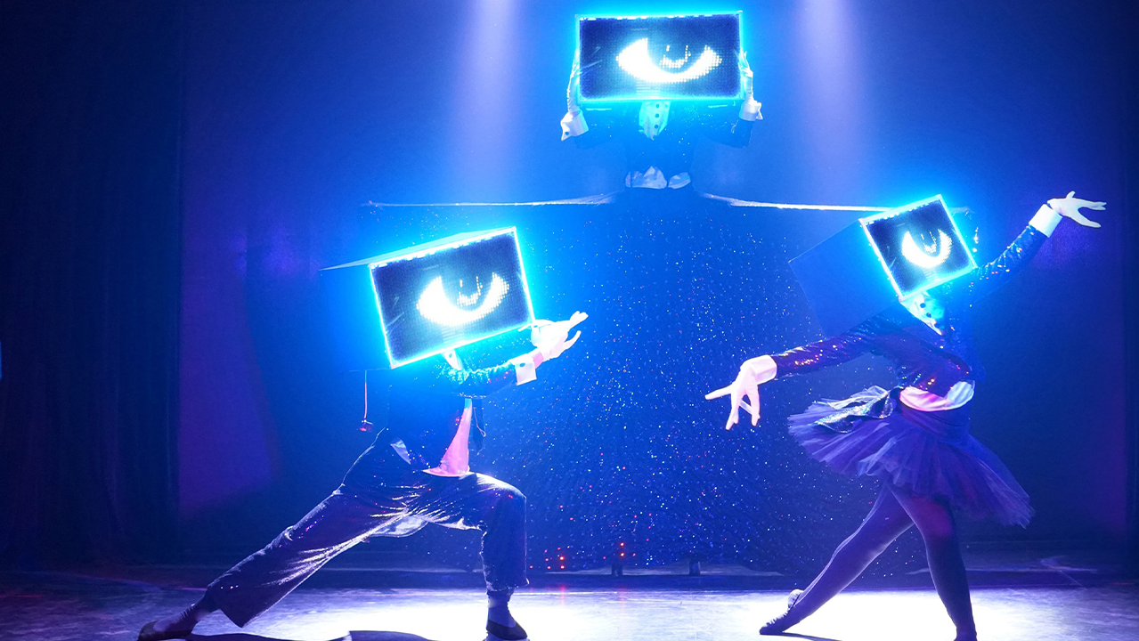 Сцена из спектакля Лунозавр в космосе в постановке Театра Будущего Лилии Тим Сцена из спектакля Лунозавр в космосе в постановке Театра Будущего Лилии Тим - РИА Новости, 1920, 20.11.2025