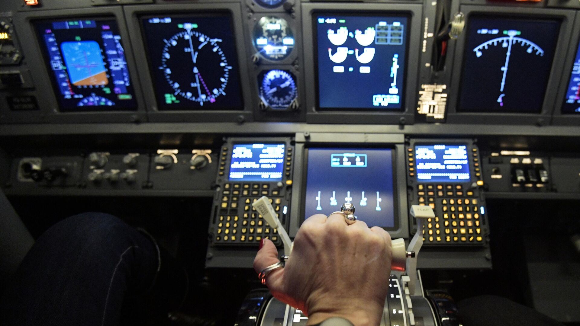 Приборная панель авиатренажера Приборная панель авиатренажера - РИА Новости, 1920, 24.11.2025