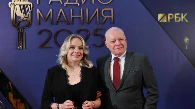 Генеральный директор Международной медиагруппы Россия сегодня Дмитрий Киселев и директор дирекции Радио Sputnik Маргарита Некрасова на церемонии вручения Национальной премии в области радиовещания Радиомания-2025 в Москве