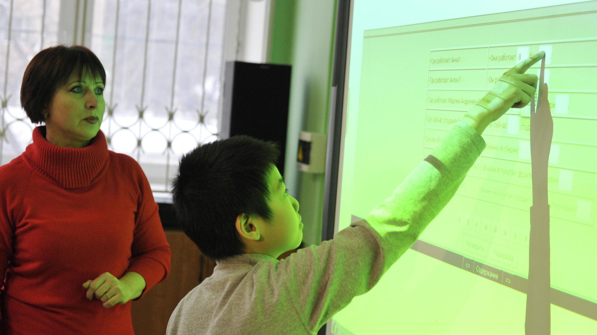 Музаев: только 19 процентов детей мигрантов смогли поступить в российские школы