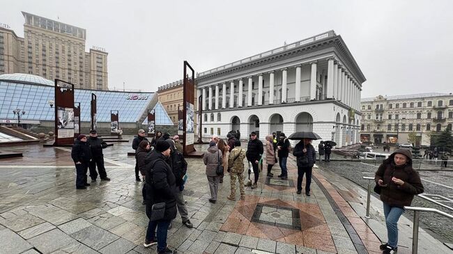 Участники митинга за отставку Владимира Зеленского и увольнение главы его офиса Андрея Ермака в Киеве