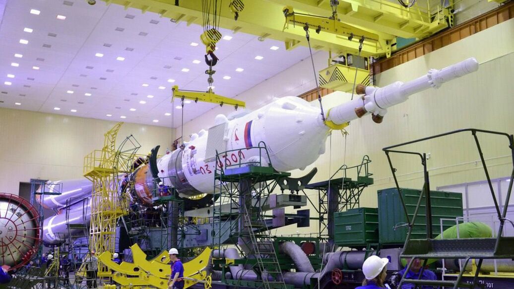 На космодроме Байконур завершили сборку ракеты "Союз-2.1а"