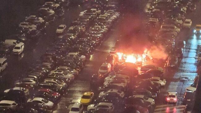 Возгорание машин из-за поджога мусорных баков в Марьино