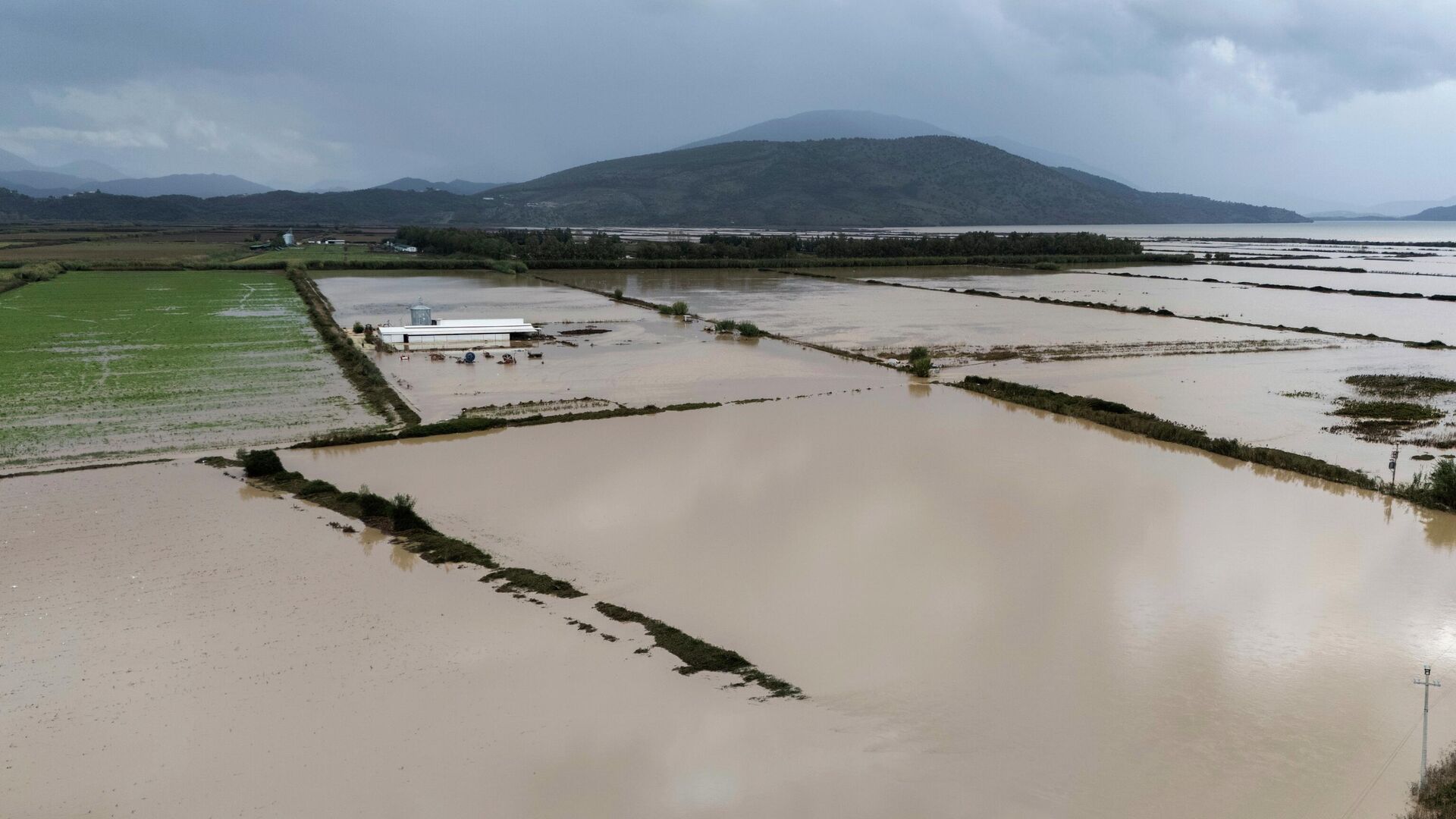Последствия наводнения в Албании. 22 ноября 2025 Последствия наводнения в Албании. 22 ноября 2025 - РИА Новости, 1920, 22.11.2025