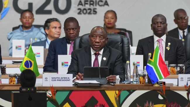 Президент ЮАР Сирил Рамафоса выступает на саммите G20 в Йоханнесбурге