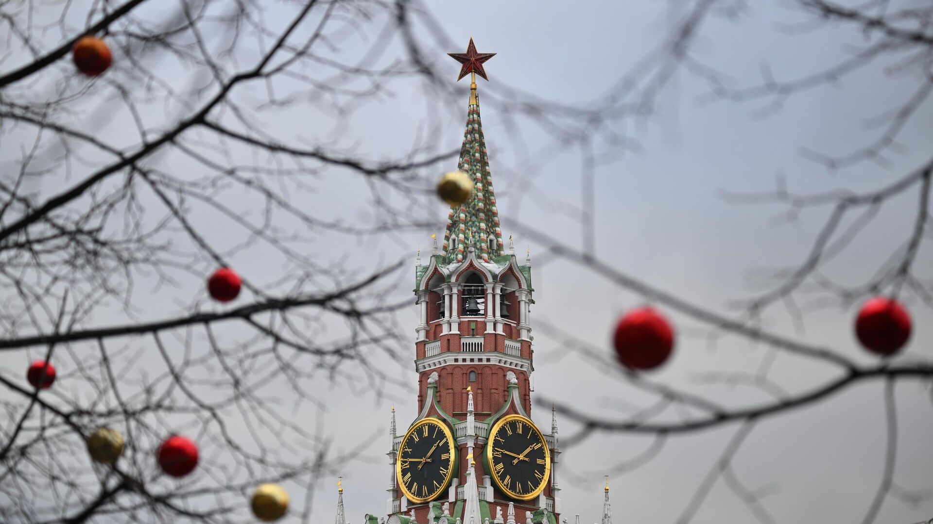 Спасская башня Московского Кремля - РИА Новости, 1920, 25.11.2025