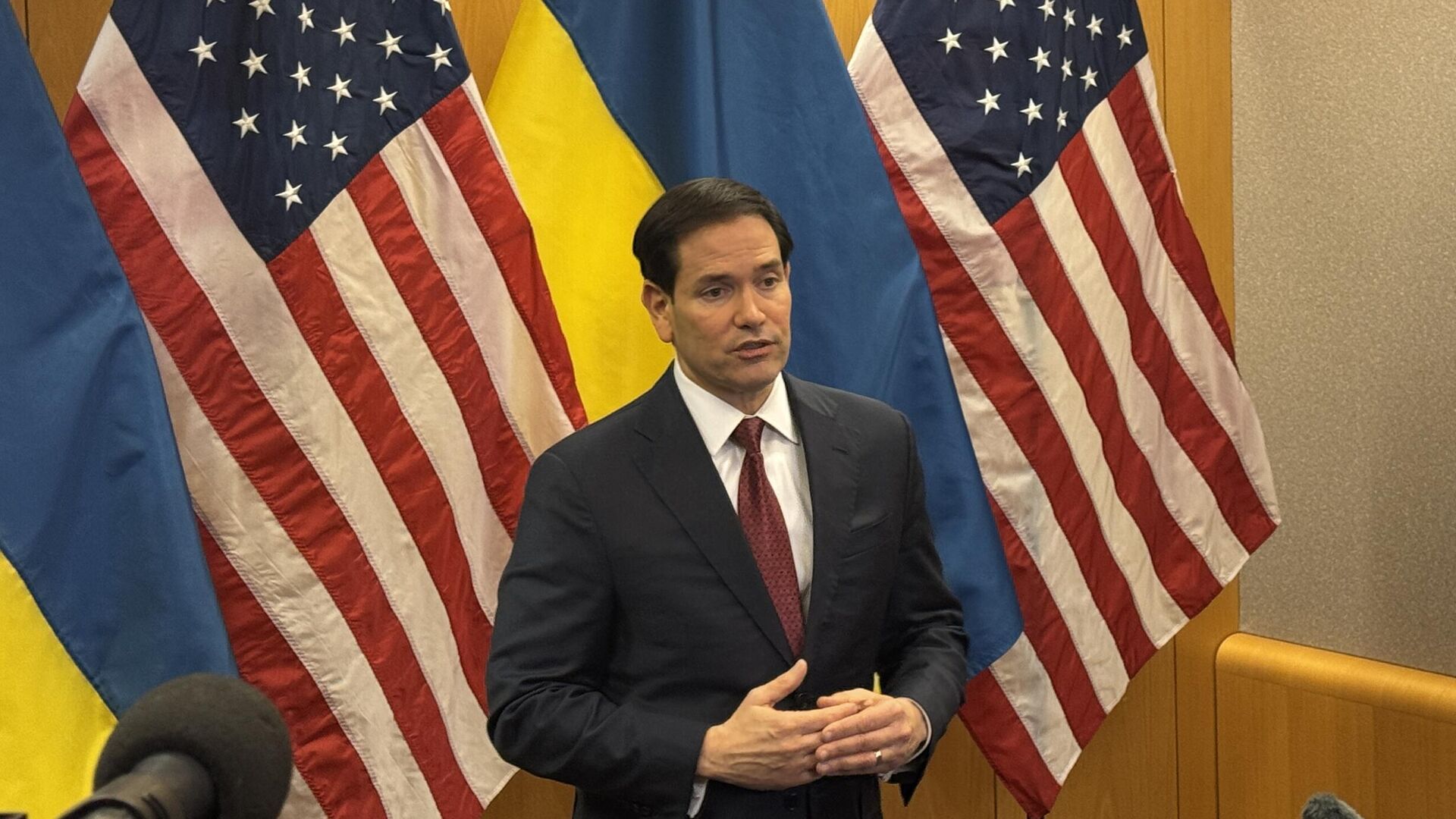 Государственный секретарь США Марко Рубио во время пресс-конференции по итогам переговоров с представителями Киева и стран Европы - РИА Новости, 1920, 23.11.2025