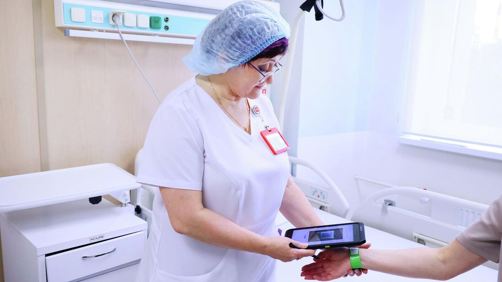 Систему цифрового контроля лечения пациентов внедрили во все стационары Москвы Систему цифрового контроля лечения пациентов внедрили во все стационары Москвы - РИА Новости, 1920, 24.11.2025