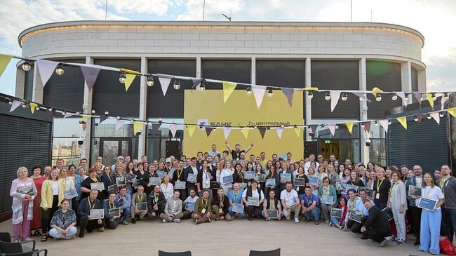 Более 170 учителей из регионов России получат гранты от Т-Банка