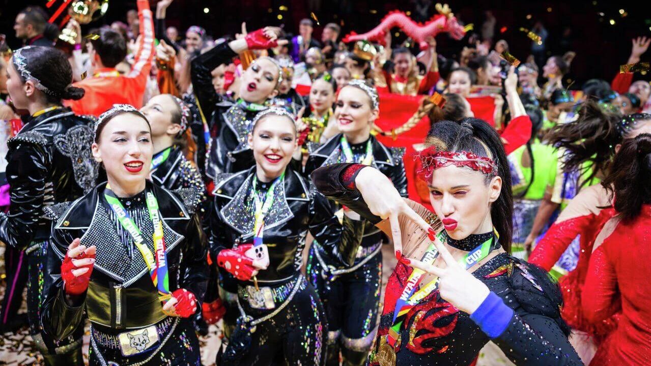 Акробатический рок-н-ролл - РИА Новости, 1920, 25.11.2025