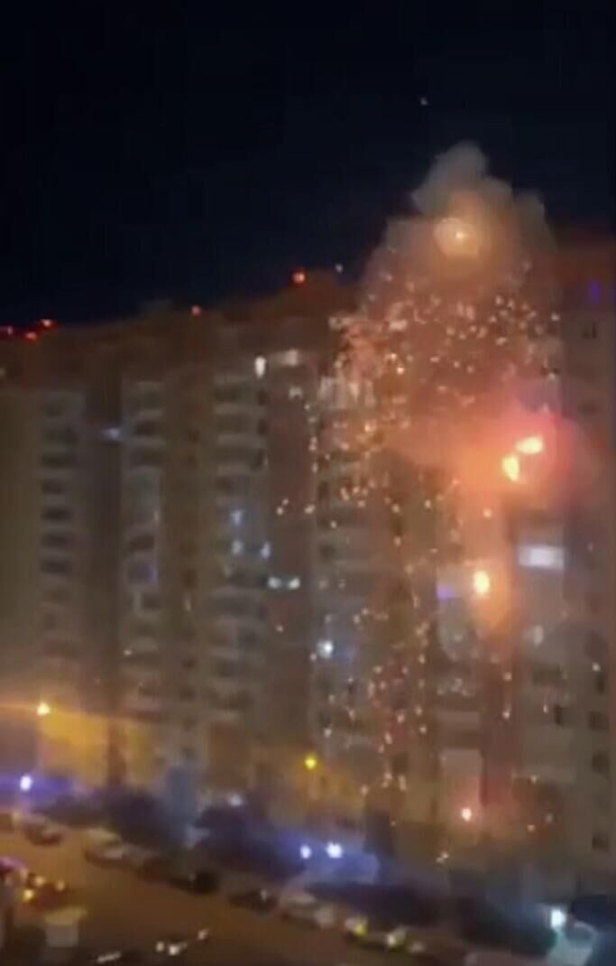Момент удара дрона ВСУ по многоэтажному жилому дому в Новороссийске. 25 ноября 2025