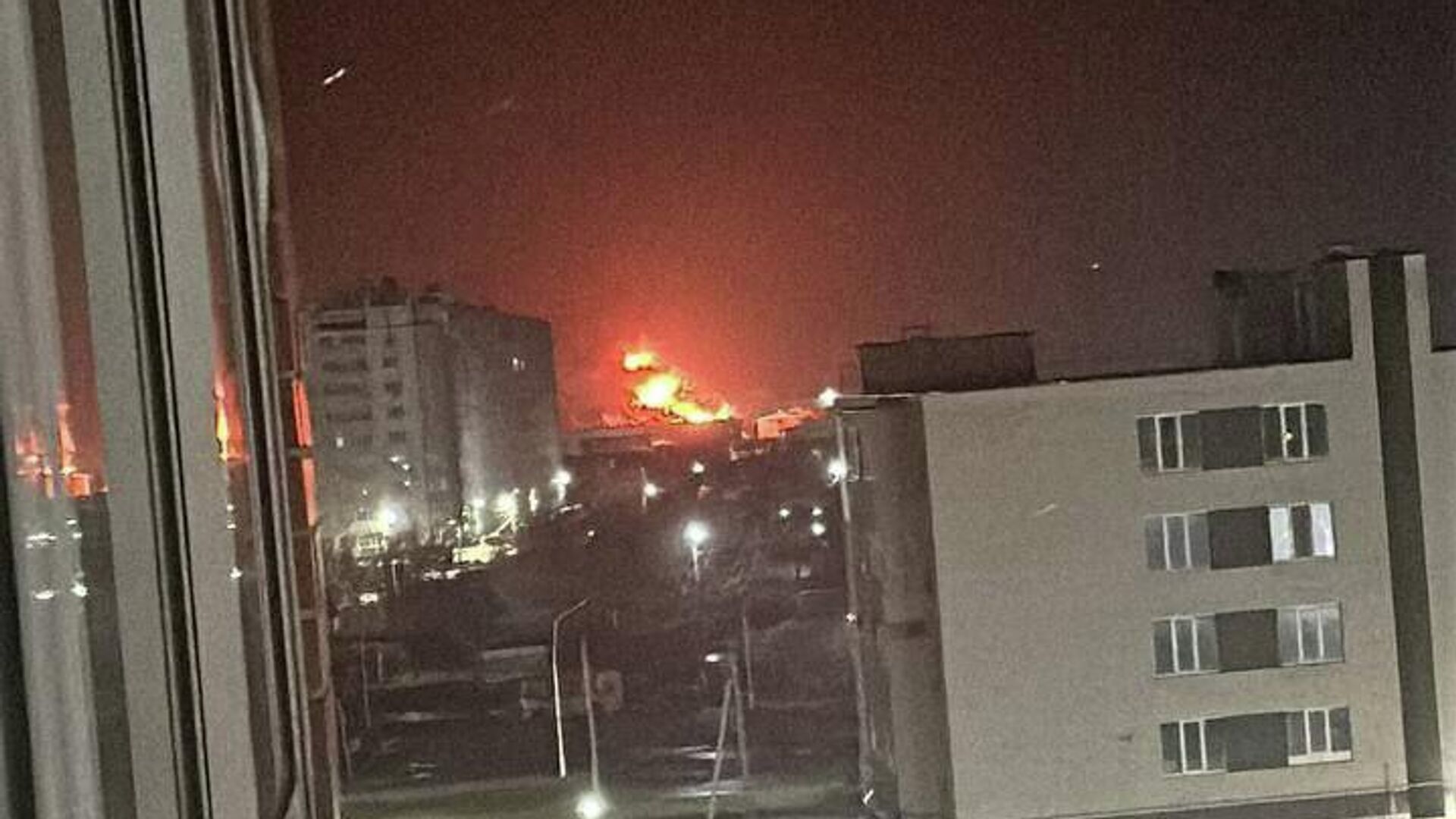 Последствия атаки дронов ВСУ в Таганроге. 25 ноября 2025 - РИА Новости, 1920, 25.11.2025