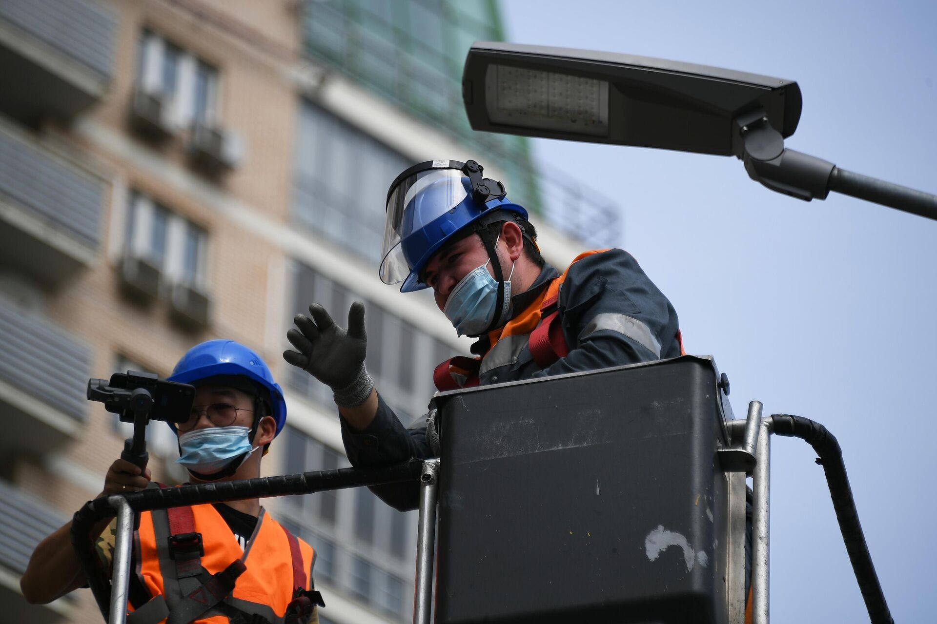 Установка светодиодного оборудования в Москве - РИА Новости, 1920, 25.11.2025