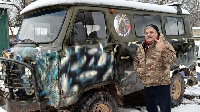 Новгородцы отправили в зону СВО стройматериалы и УАЗ