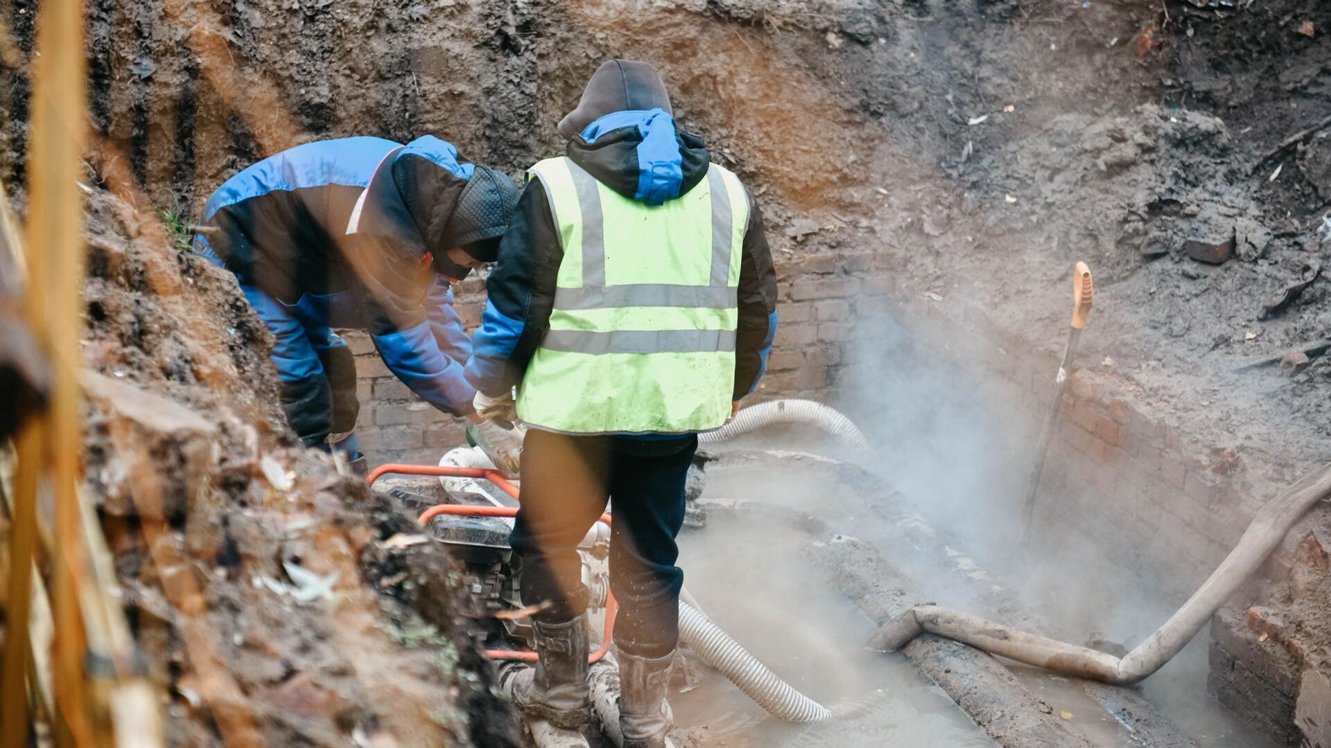 Более 130 метров трубопровода отопления заменили в Химках за неделю - РИА Новости, 1920, 25.11.2025