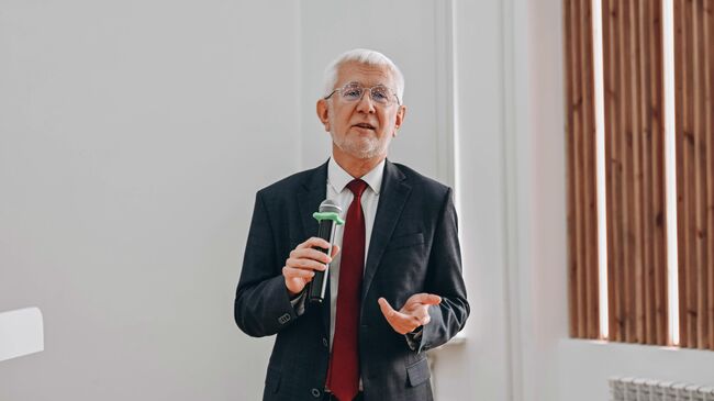 Ректор ЯГПУ им. К.Д. Ушинского, член-корреспондент РАО Михаил Груздев Ректор ЯГПУ им. К.Д. Ушинского, член-корреспондент РАО Михаил Груздев