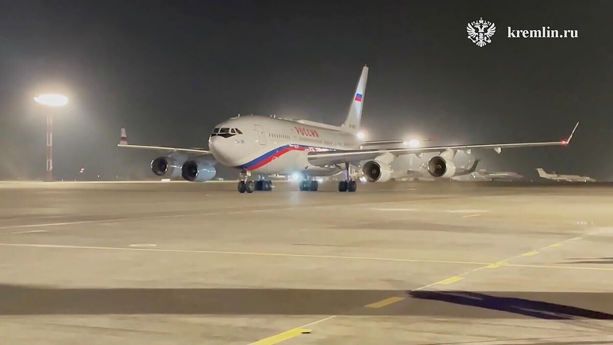 Борт Президента России в аэропорту Бишкека Манас Борт Президента России в аэропорту Бишкека Манас - РИА Новости, 1920, 25.11.2025