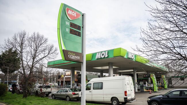 Заправочная станция венгерской нефтяной компании MOL Group в Будапеште