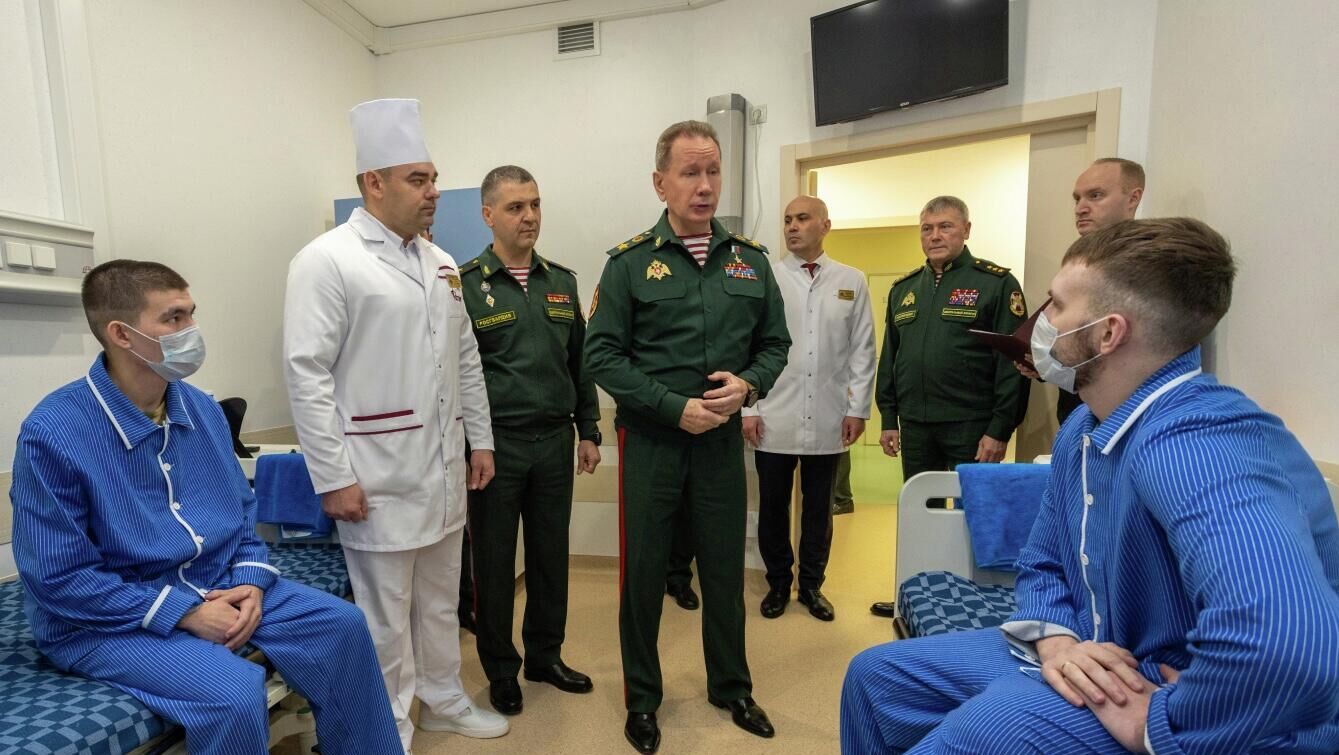 Директор Росгвардии Виктор Золотов в Главном военном клиническом госпитале войск национальной гвардии - РИА Новости, 1920, 25.11.2025